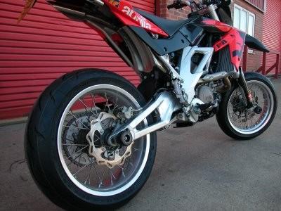 R&G SWINGARM PROTECTORS 41680100