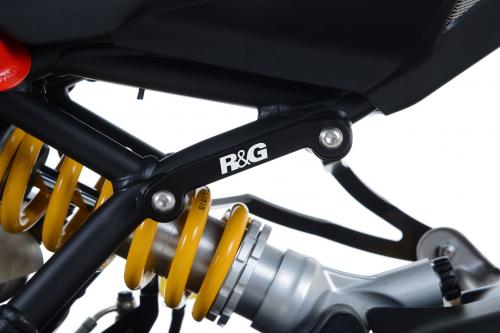 R&G REAR FOOTREST PLATE, BLACK 41211040