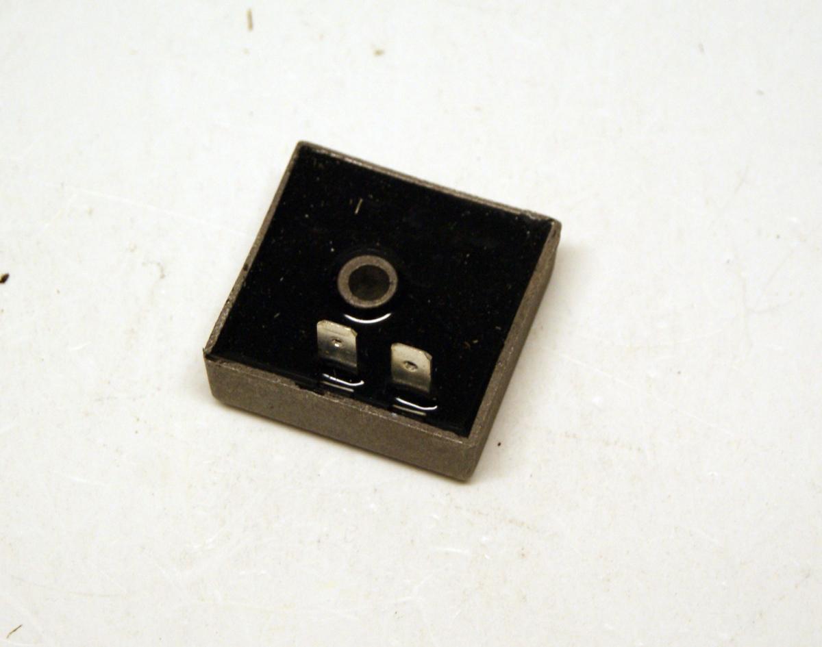 REGULATOR UNIVERSAL 2 WIRE 12v / 8A, DZE 02008-04
