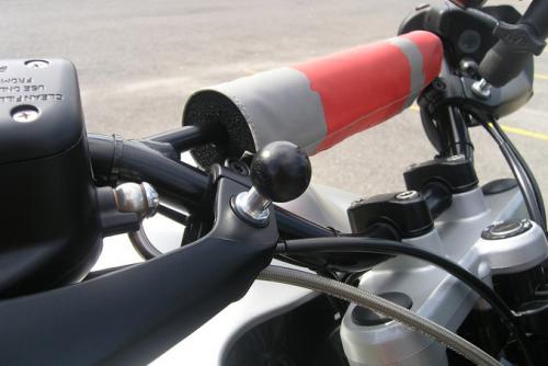 RAM MOUNTS BALL CONNECTED TO 3/8 THREATED 1" BALL