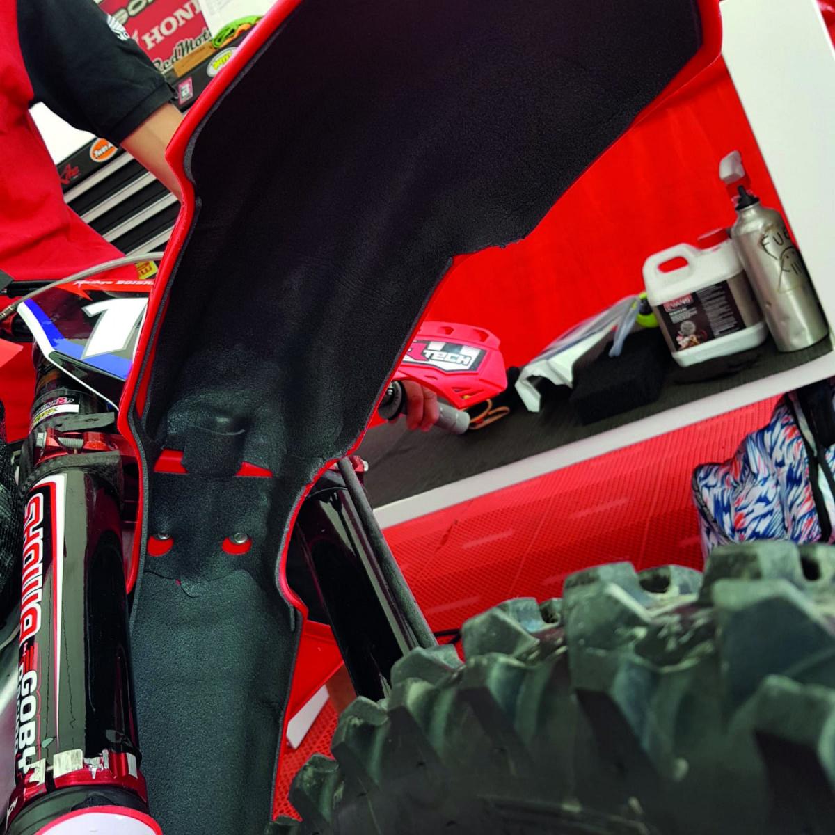 21-22 CRF450R ANTI-MUD FOAMS, BLACKBIRD 5145