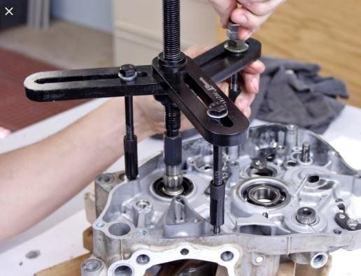 CRANK CASE SPLITTER | Separator tool